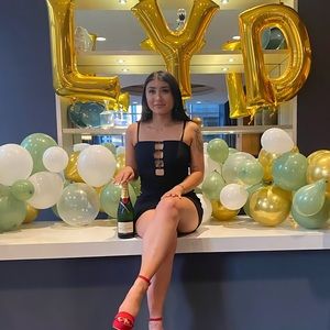 SOLD! 🛍Black Low-Cut Bodycon